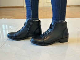 Botki damskie Sabatina DM 25-08 czarny suwak gumka i ozdoby w cholewce
