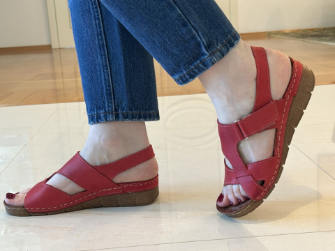 Sandały damskie Stella 908 czerwony -14 miekkie wkładki regulowane i zapinane rzepami Sandały damskie Stella 908 czerwony -14 miekkie wkładki regulowane i zapinane rzepami