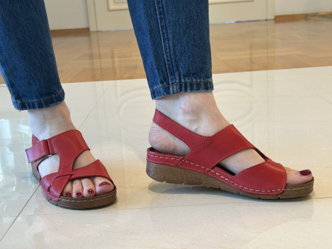 Sandały damskie Stella 908 czerwony -14 miekkie wkładki regulowane i zapinane rzepami Sandały damskie Stella 908 czerwony -14 miekkie wkładki regulowane i zapinane rzepami