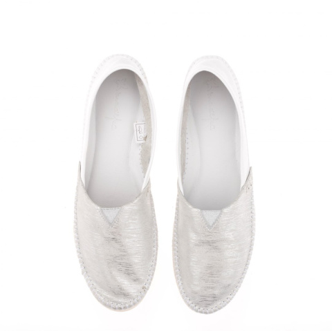 Espadryle damskie Maciejka 01930-05/00-0 białe srebrne paski skóra lekkie przeszywane cholewki Espadryle damskie Maciejka 01930-05/00-0 białe srebrne paski skóra lekkie przeszywane cholewki
