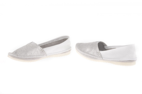 Espadryle damskie Maciejka 01930-05/00-0 białe srebrne paski skóra lekkie przeszywane cholewki Espadryle damskie Maciejka 01930-05/00-0 białe srebrne paski skóra lekkie przeszywane cholewki